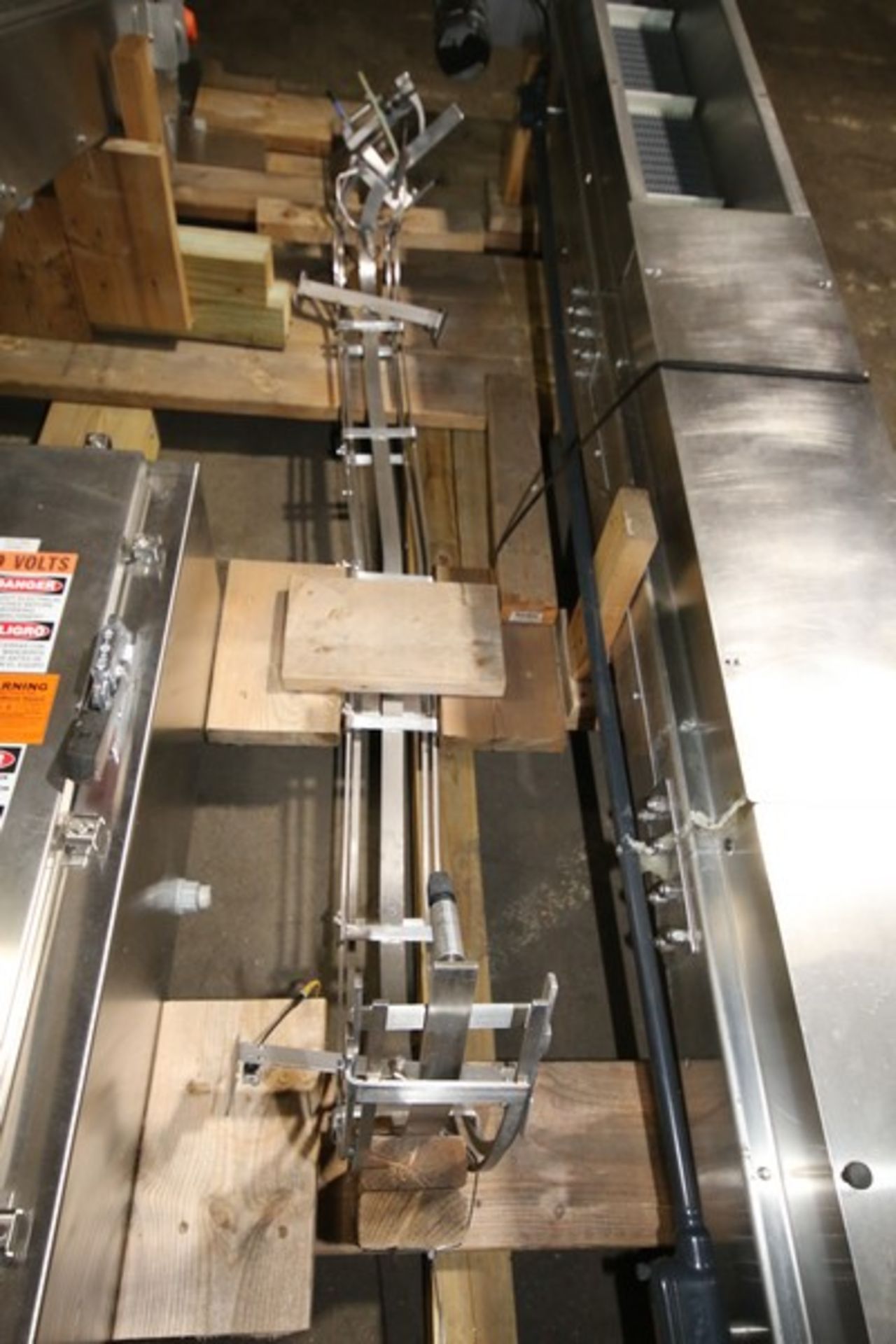 Fowler Zalkin 6 - Station Rotary Capper, Mach. Type CAS-6 / 480, SN 20022117 F/Z 1143, Set up with 4 - Image 19 of 28
