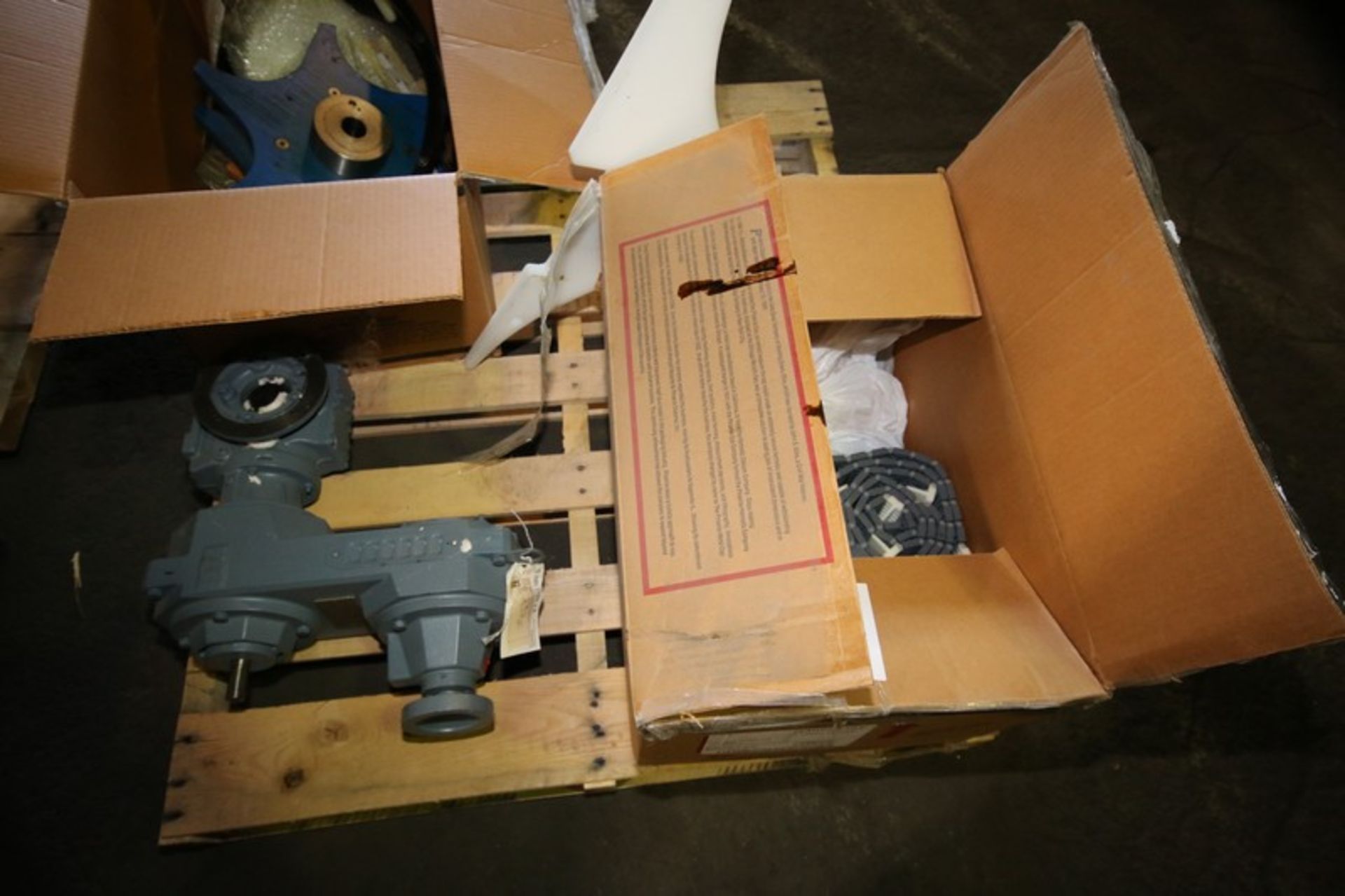 Fowler Zalkin 6 - Station Rotary Capper, Mach. Type CAS-6 / 480, SN 20022117 F/Z 1143, Set up with 4 - Image 26 of 28