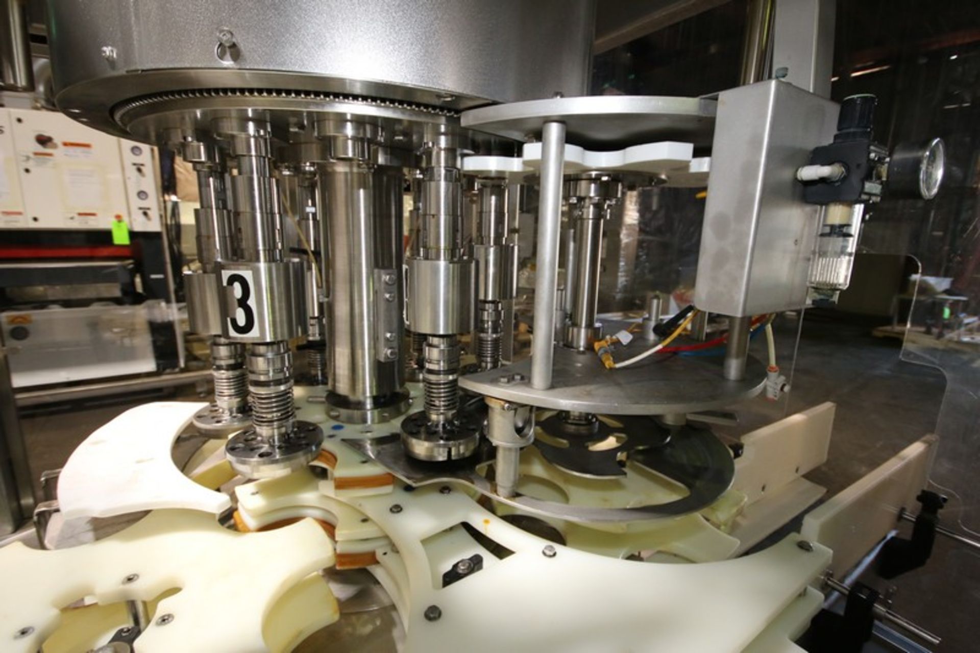 Fowler Zalkin 6 - Station Rotary Capper, Mach. Type CAS-6 / 480, SN 20022117 F/Z 1143, Set up with 4 - Image 4 of 28
