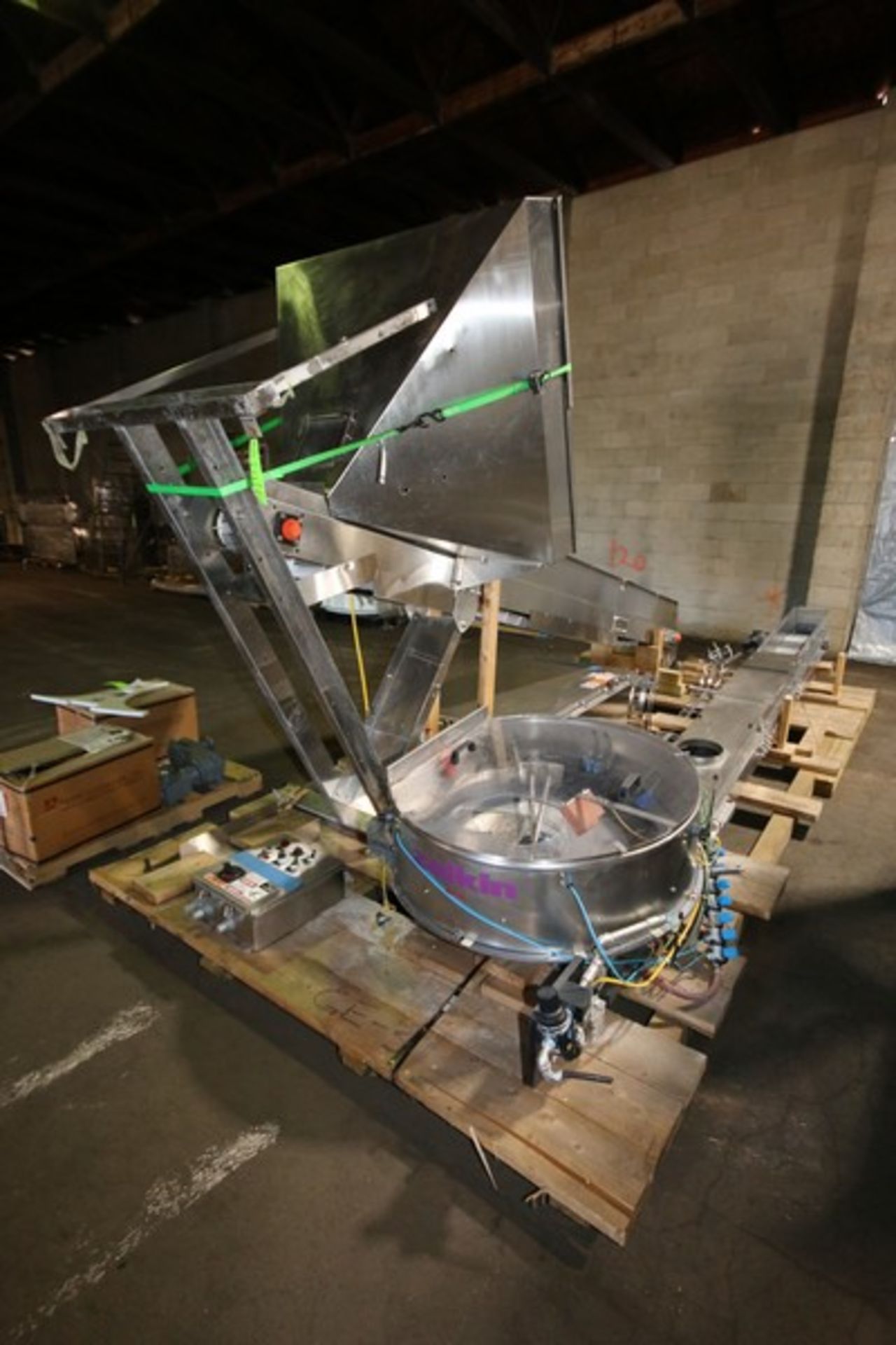Fowler Zalkin 6 - Station Rotary Capper, Mach. Type CAS-6 / 480, SN 20022117 F/Z 1143, Set up with 4 - Image 20 of 28