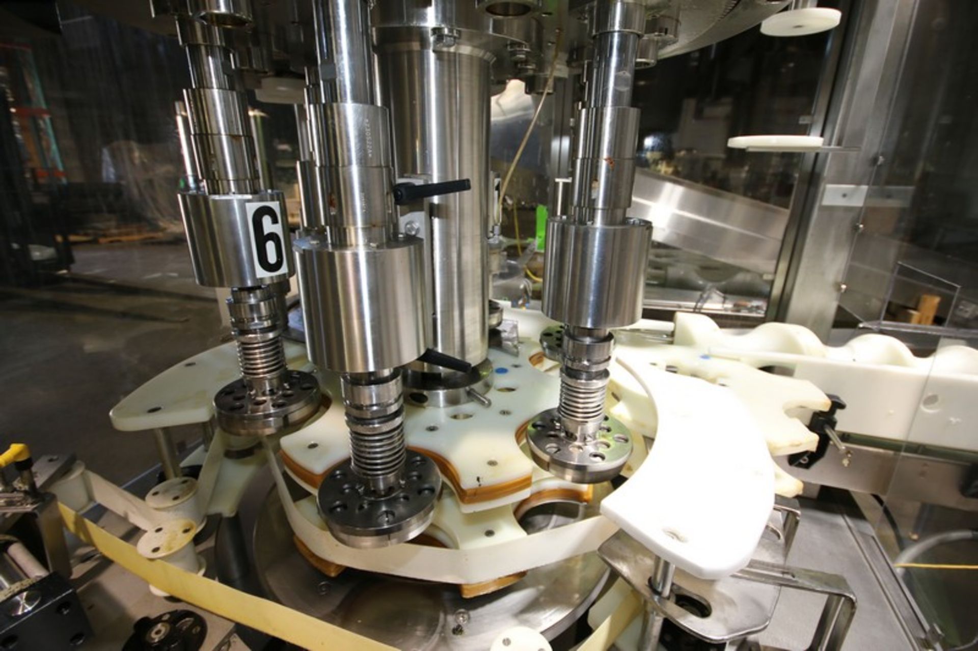 Fowler Zalkin 6 - Station Rotary Capper, Mach. Type CAS-6 / 480, SN 20022117 F/Z 1143, Set up with 4 - Image 7 of 28