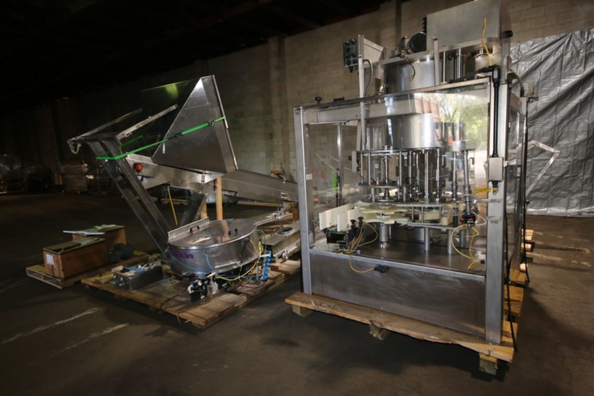 Fowler Zalkin 6 - Station Rotary Capper, Mach. Type CAS-6 / 480, SN 20022117 F/Z 1143, Set up with 4
