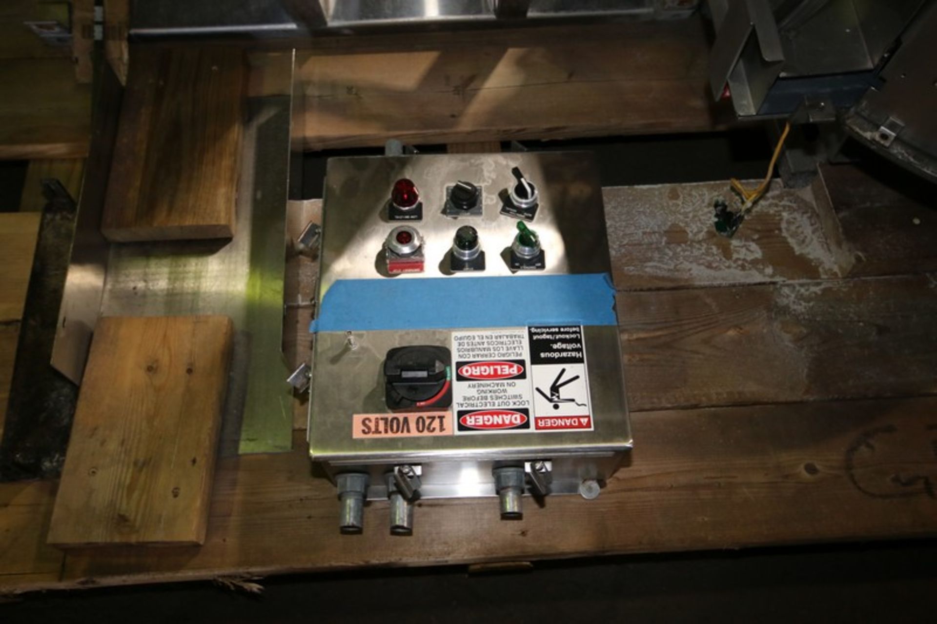 Fowler Zalkin 6 - Station Rotary Capper, Mach. Type CAS-6 / 480, SN 20022117 F/Z 1143, Set up with 4 - Image 24 of 28