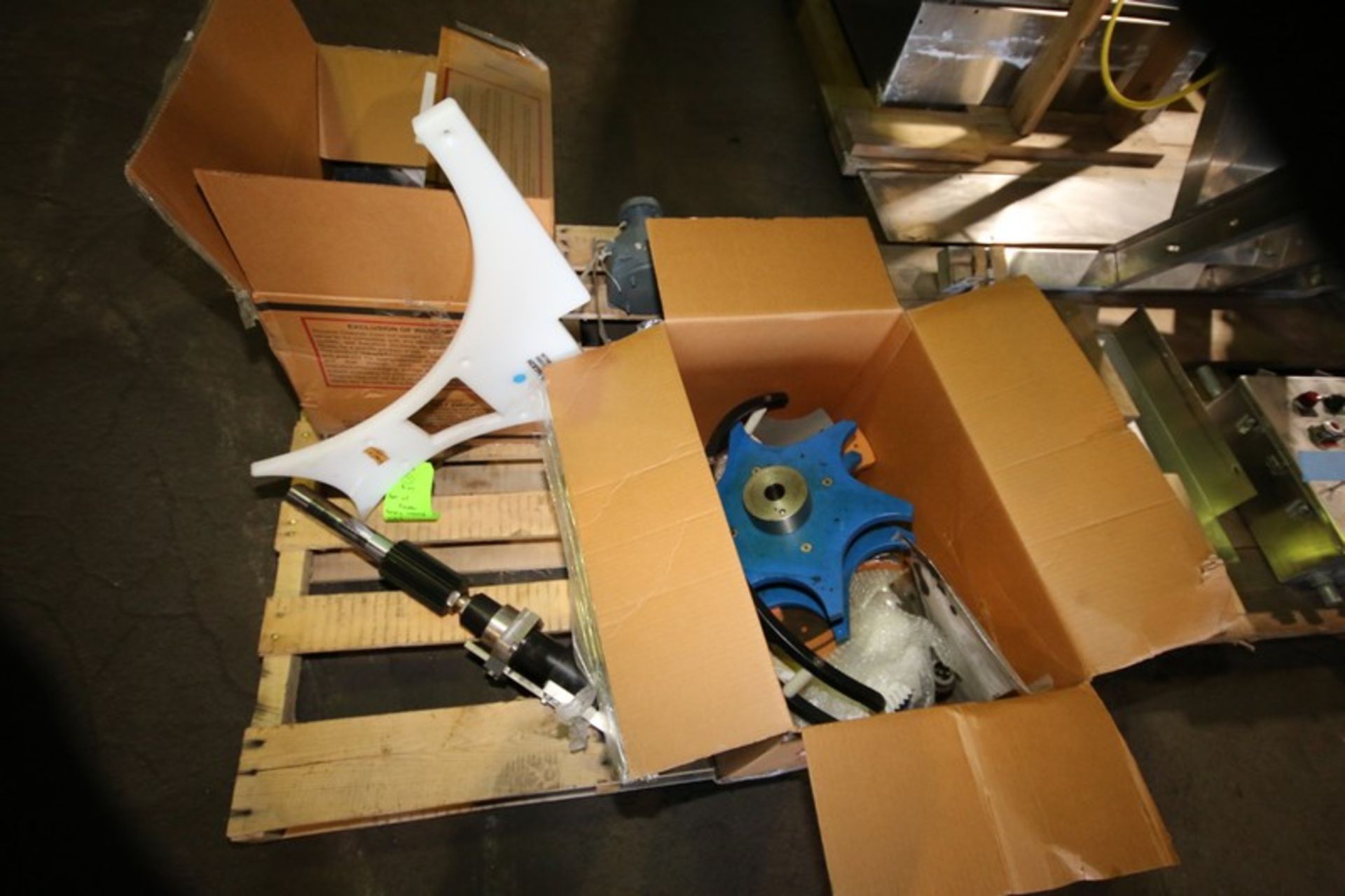 Fowler Zalkin 6 - Station Rotary Capper, Mach. Type CAS-6 / 480, SN 20022117 F/Z 1143, Set up with 4 - Image 25 of 28