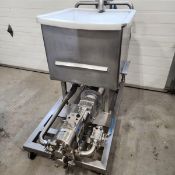 Pump Waukesha SPX Model 30 U1 Tank 80 Lit 2.5 botom discharge, with pipe and triclamp clips. All