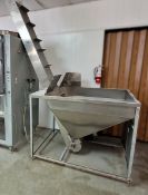 PALACE BOTTLE HOPPER, MODEL: HOPPER ELEVATOR MODEL: UNKNOWN (Loading Fee $100) (Located Belle Glade,