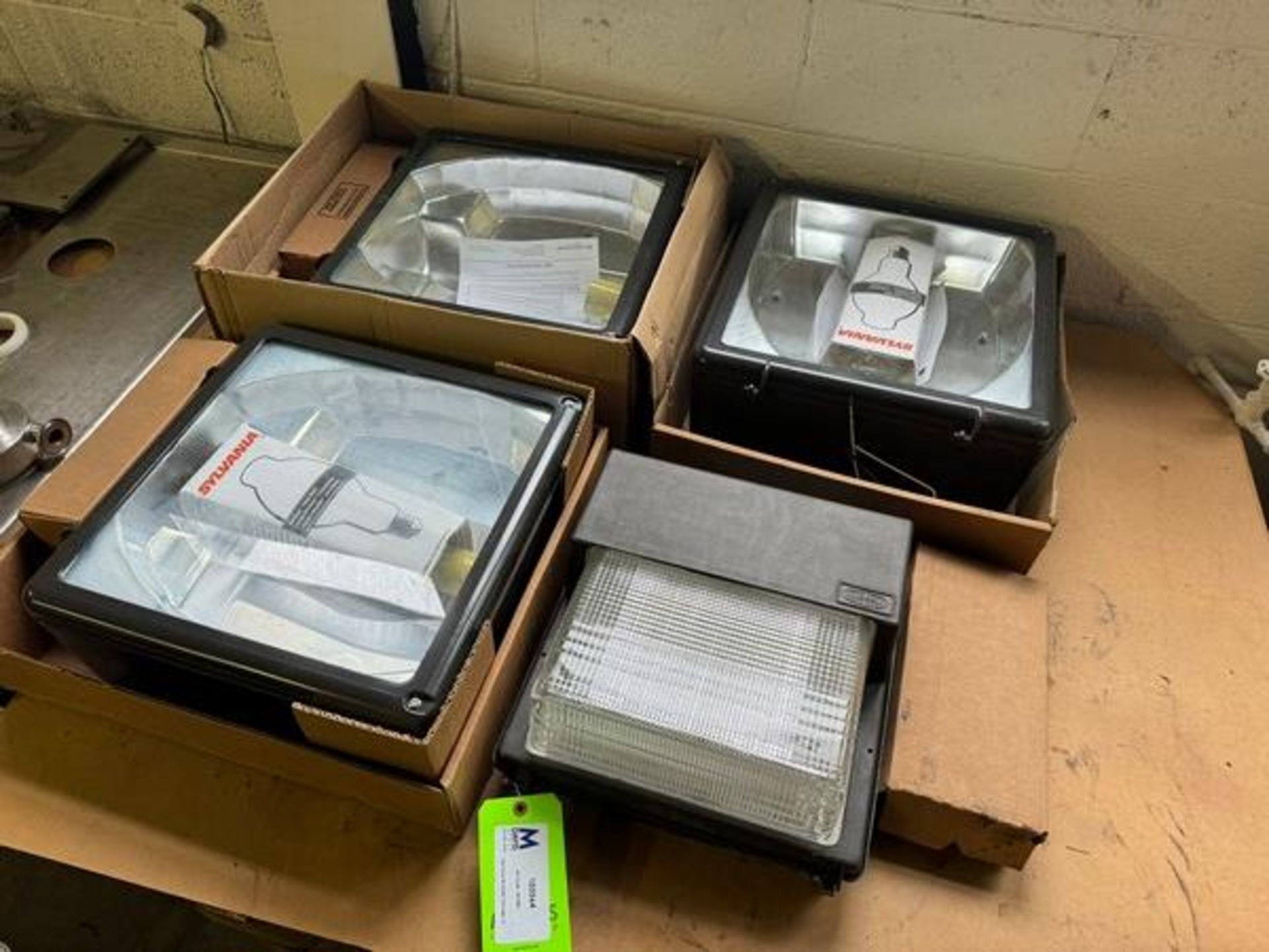 (4) NEW Lights, Manufacturered by Hubbell (INV.#103564)(RIGGING, LOADING, & SITE MANAGEMENT FEE: $