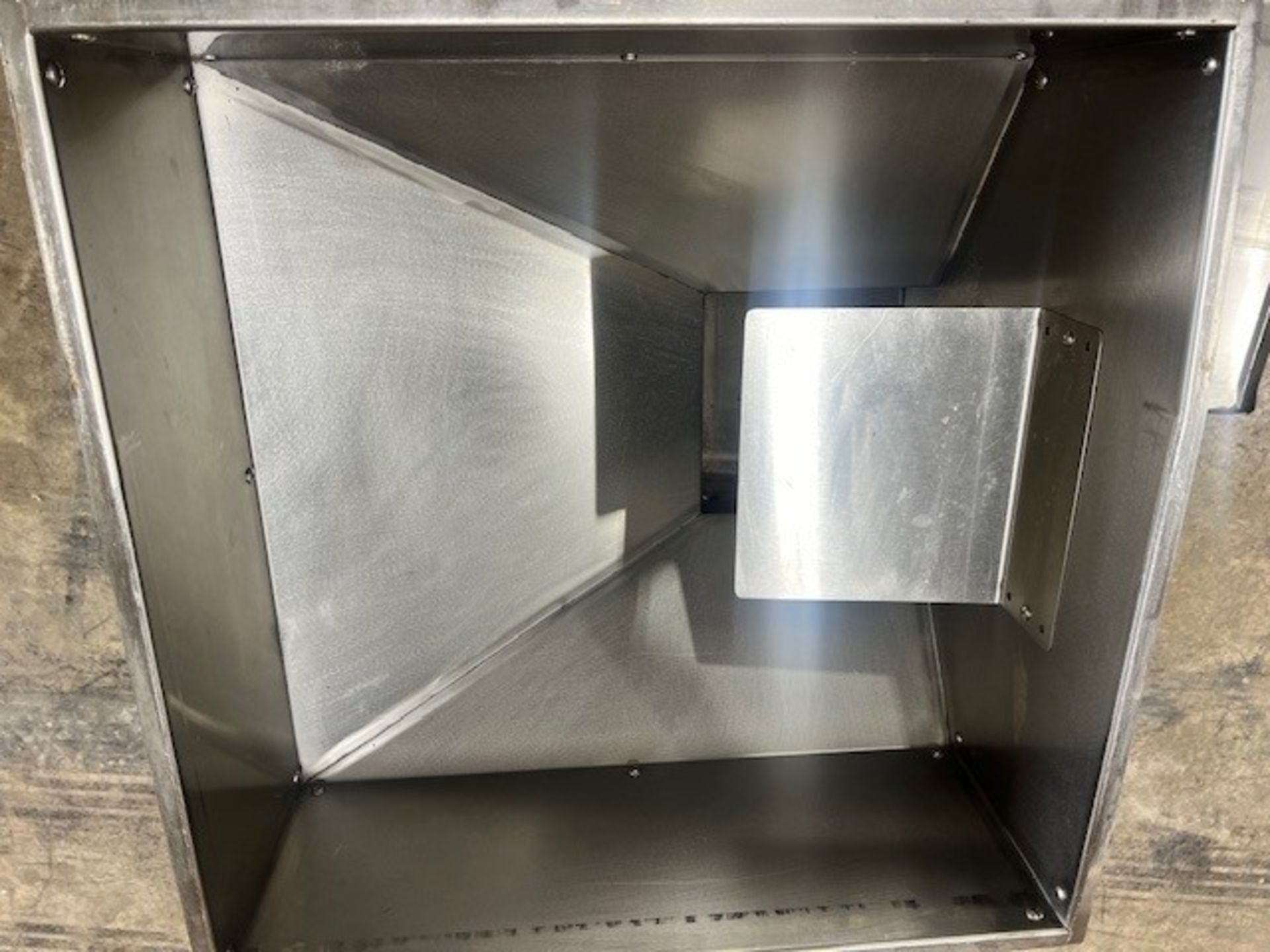 Velocity Cap Unscrambler, S/N 041AL201983 - 52853 (2012) (Load Fee $100) (Located Harrodsburg, KY) - Image 8 of 9