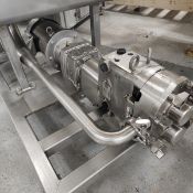 Pump Waukesha SPX Model 30 U1 Tank 80 Lit 2.5 botom discharge, with pipe and triclamp clips. All