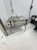 GROEN BRAISING TABLE