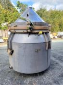 155 CUBIC FOOT METALFAB STAINLESS STEEL BIN WITH BIN ACTIVATOR