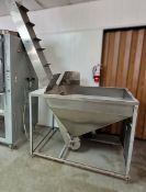 PALACE BOTTLE HOPPER, MODEL: HOPPER ELEVATOR MODEL: UNKNOWN (Loading Fee $100) (Located Belle Glade,