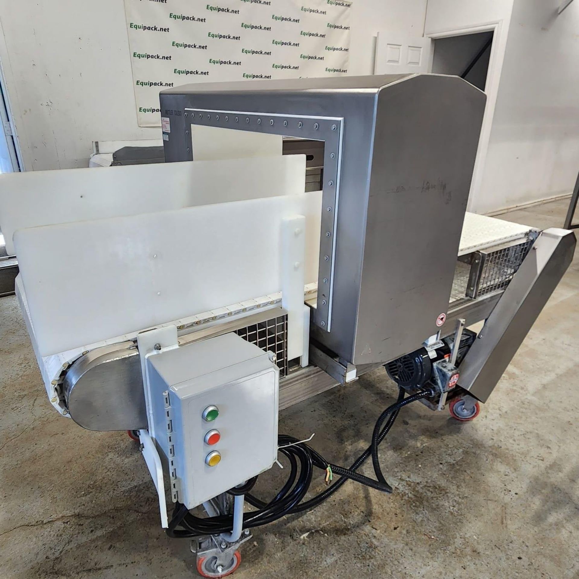 Mettler Toledo Metal detector Conveyor dimensions 22 inch large by 52 inch long, aperture - Image 4 of 6