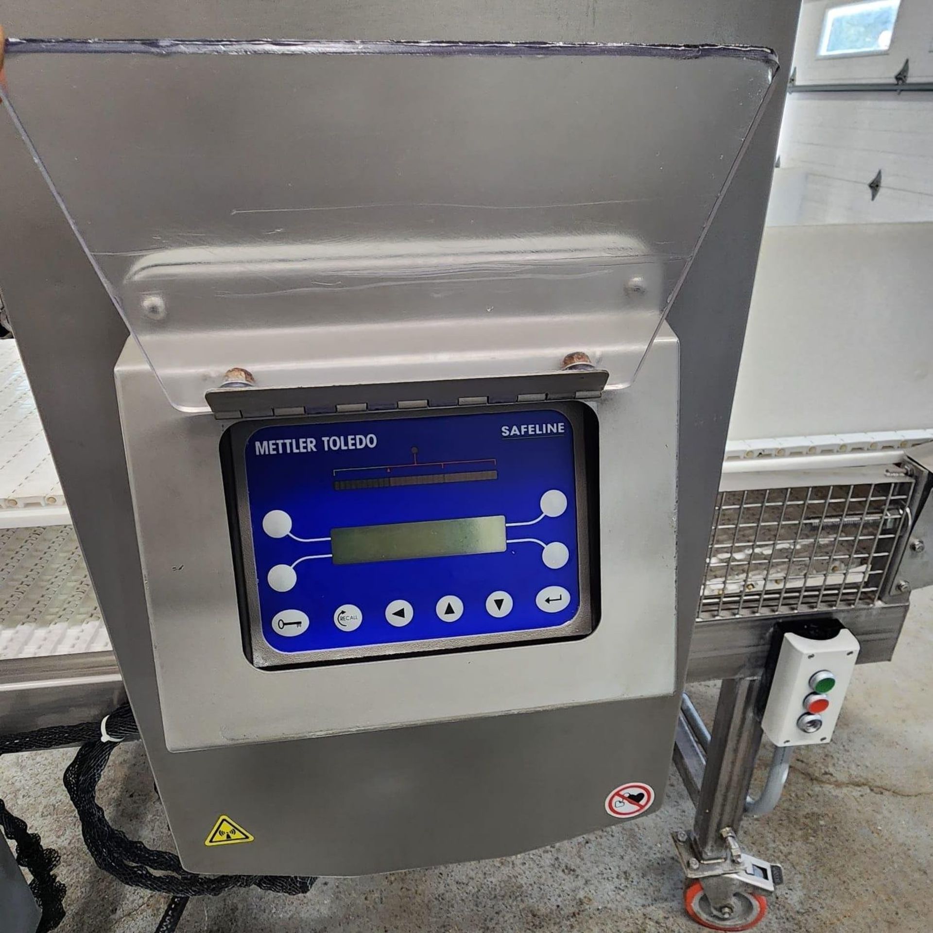 Mettler Toledo Metal detector Conveyor dimensions 22 inch large by 52 inch long, aperture - Image 2 of 6