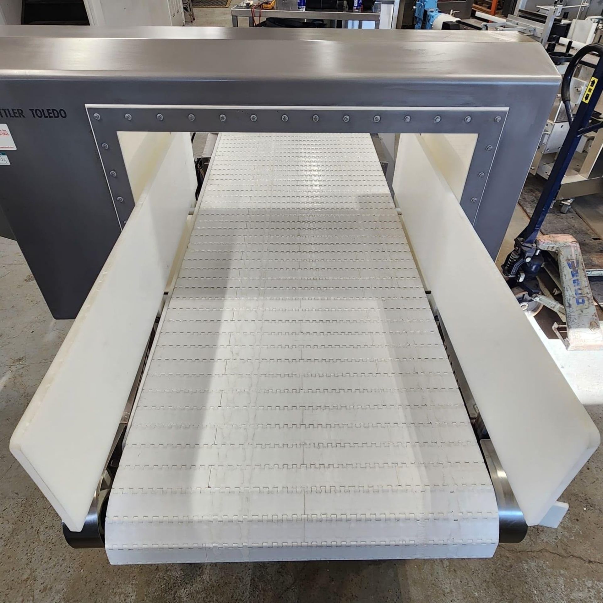 Mettler Toledo Metal detector Conveyor dimensions 22 inch large by 52 inch long, aperture - Image 5 of 6