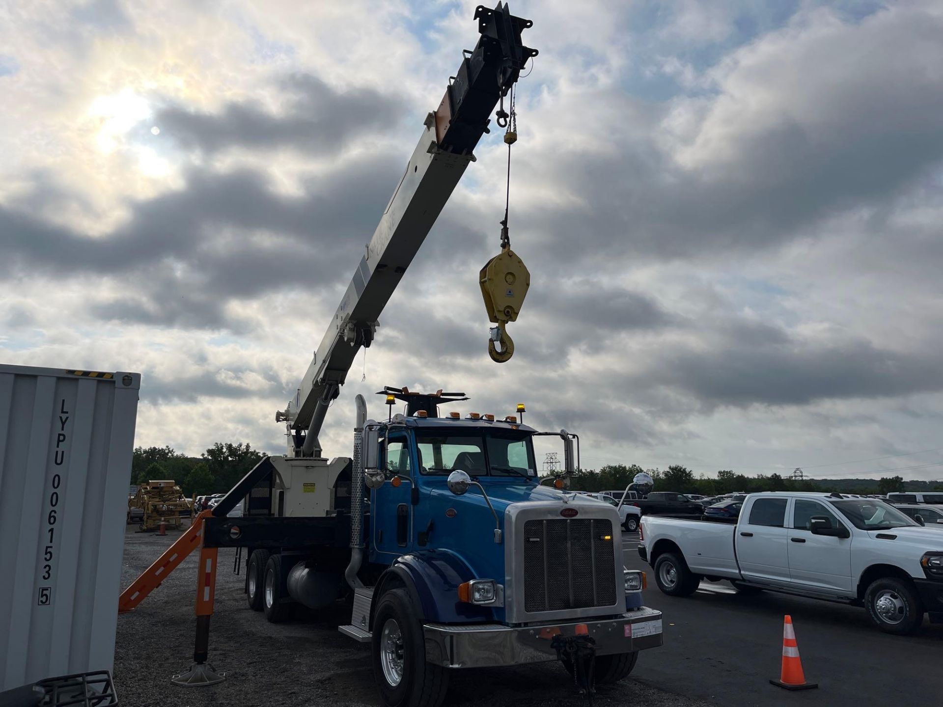2008 Peterbilt 365 National 900A 26-Ton T/A Crane Truck - Image 35 of 35
