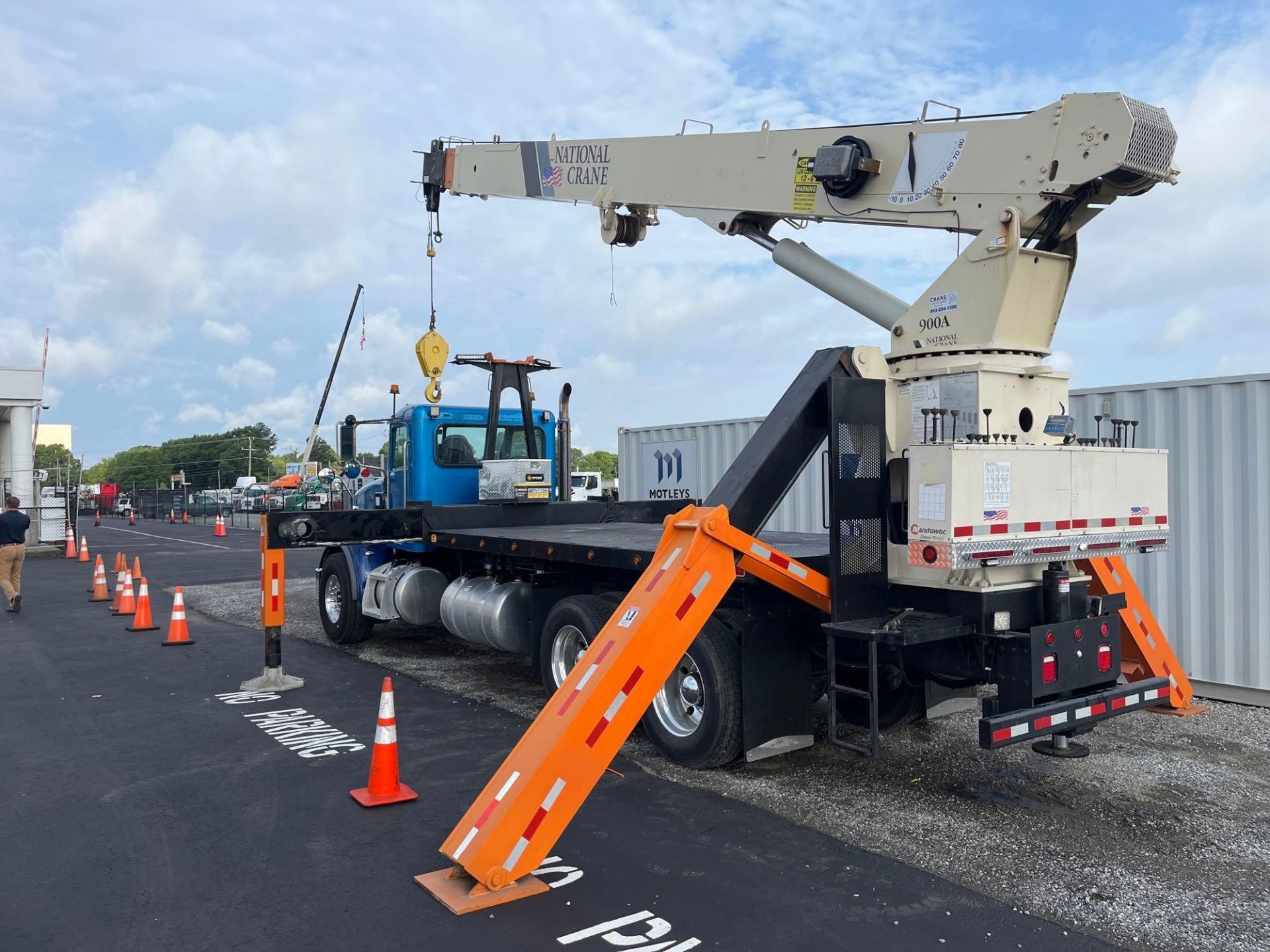 2008 Peterbilt 365 National 900A 26-Ton T/A Crane Truck - Image 33 of 35