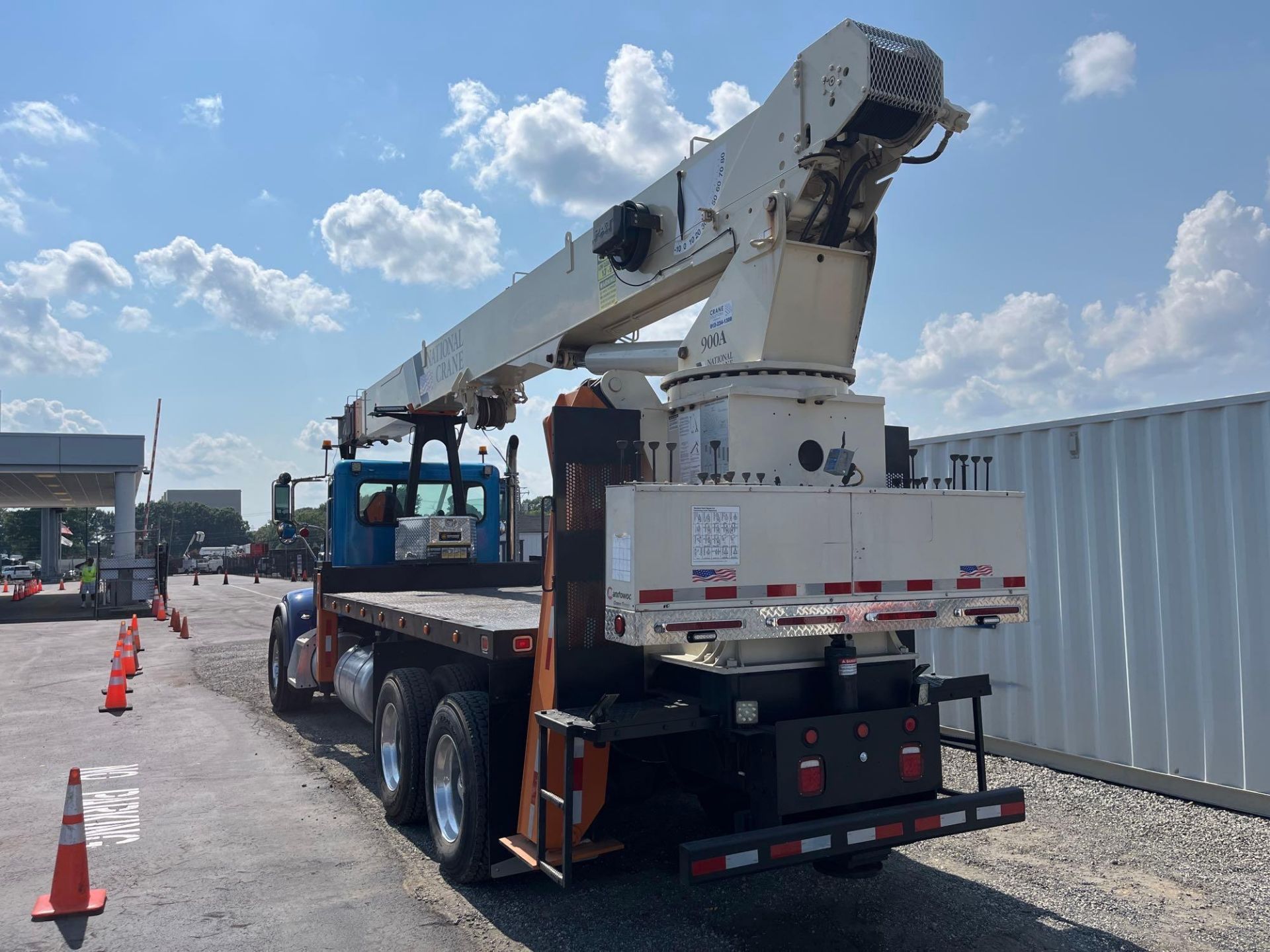 2008 Peterbilt 365 National 900A 26-Ton T/A Crane Truck - Image 3 of 35