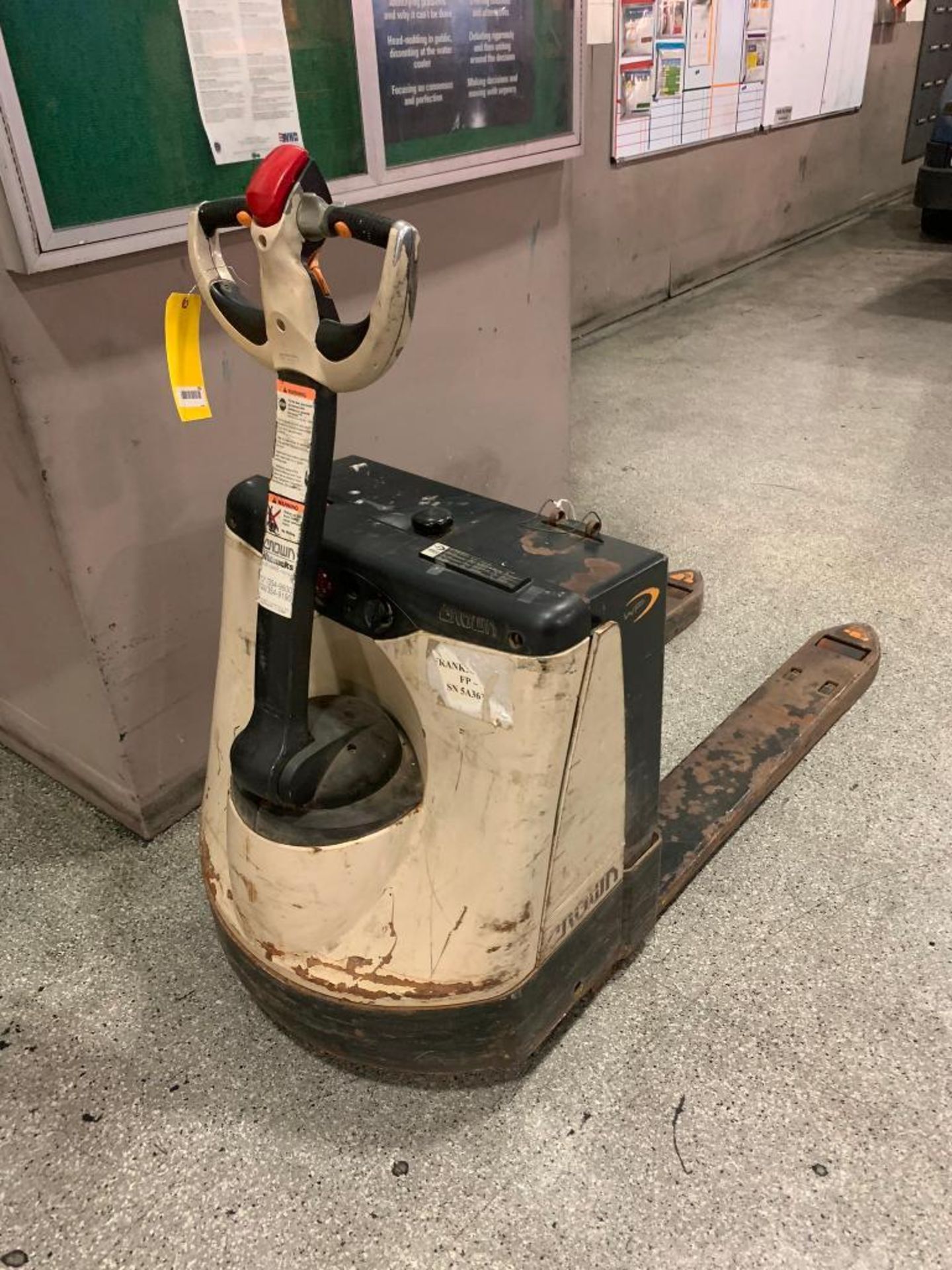 Crown 4,500 LB. Capacity Electric Pallet Jack, Model WP2335-45, 24 V, S/N 5A363714, Weight w/ Batter - Image 2 of 4