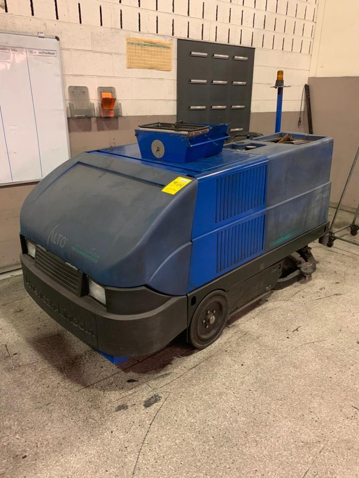 2002 American Lincoln Floor Scrubber, Model 505-814, LPG, S/N 680975 - Image 2 of 6