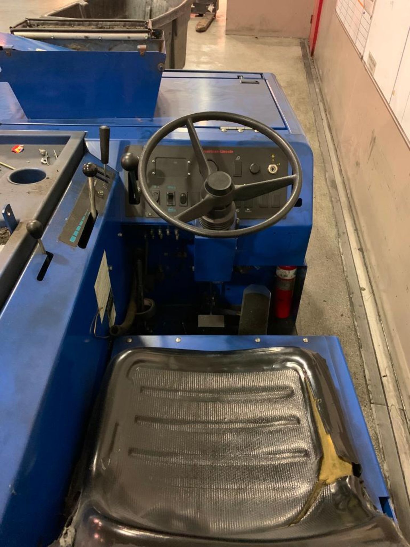 2002 American Lincoln Floor Scrubber, Model 505-814, LPG, S/N 680975 - Image 4 of 6