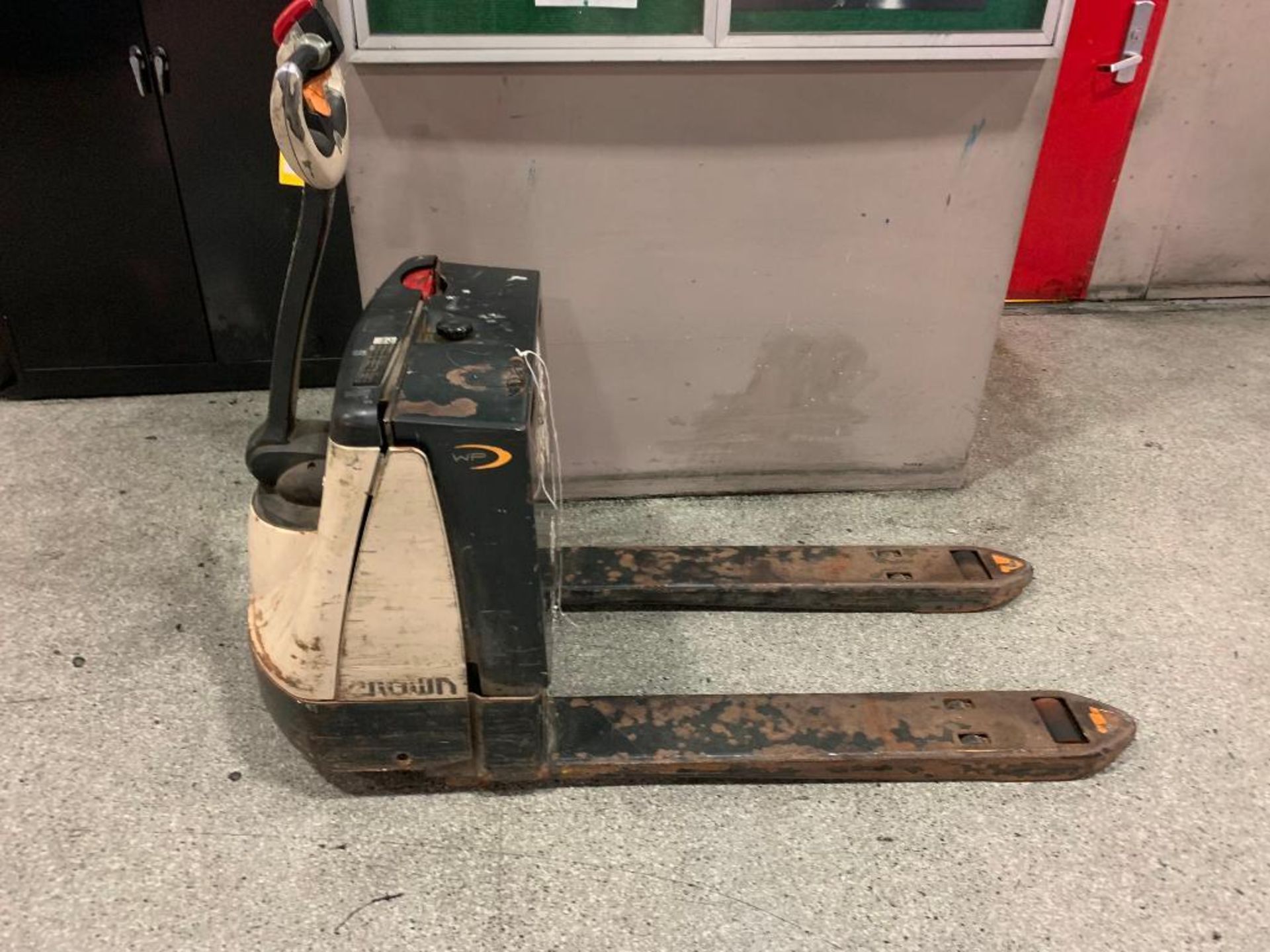 Crown 4,500 LB. Capacity Electric Pallet Jack, Model WP2335-45, 24 V, S/N 5A363714, Weight w/ Batter