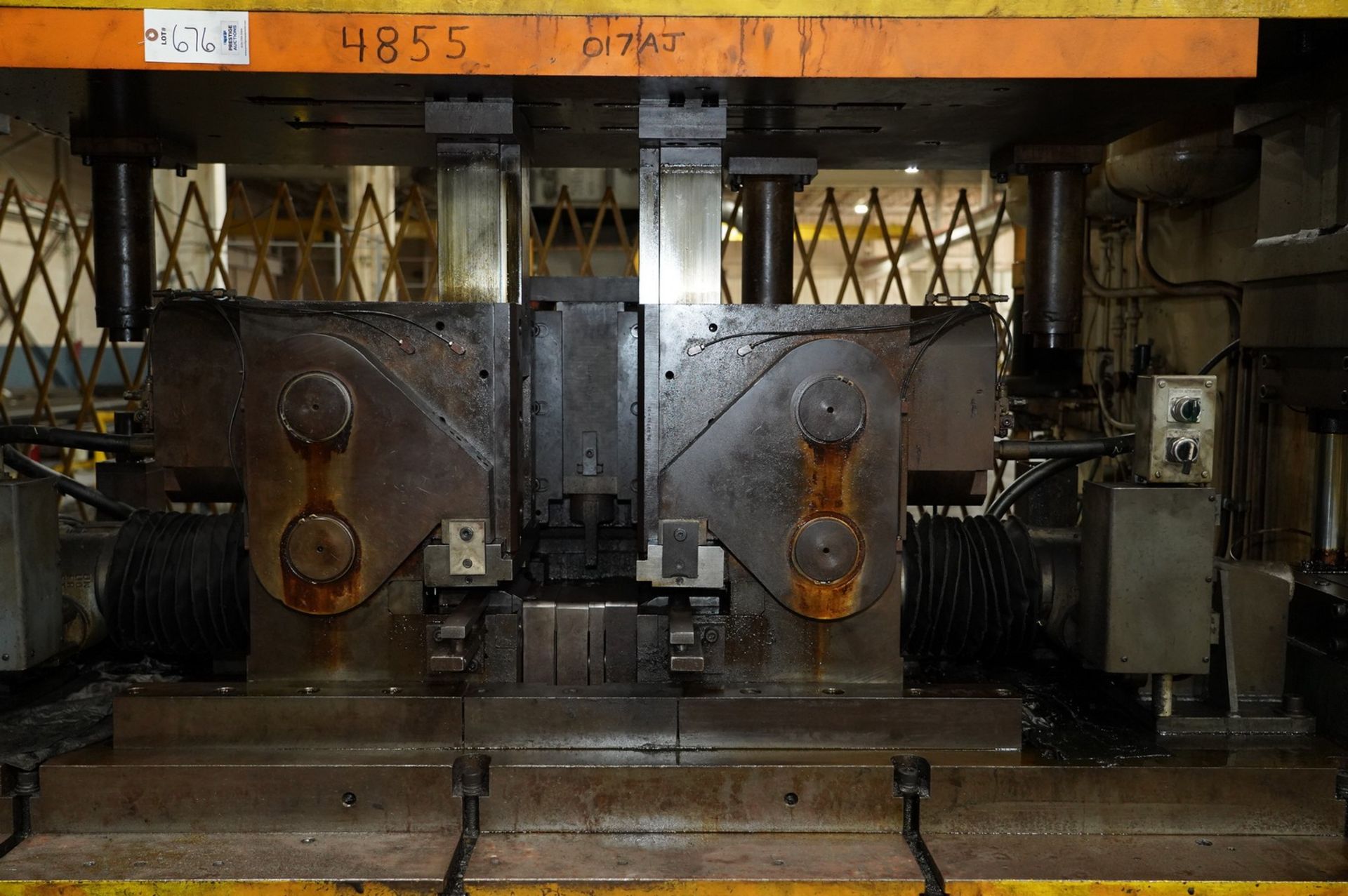 Cincinnati 650 Ton x 16' Model 36 Mechanical Press Brake - Image 4 of 11