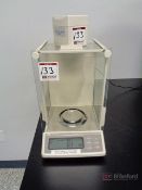 AND HR-202i Analytical Balance w/ Calibration Weight Set