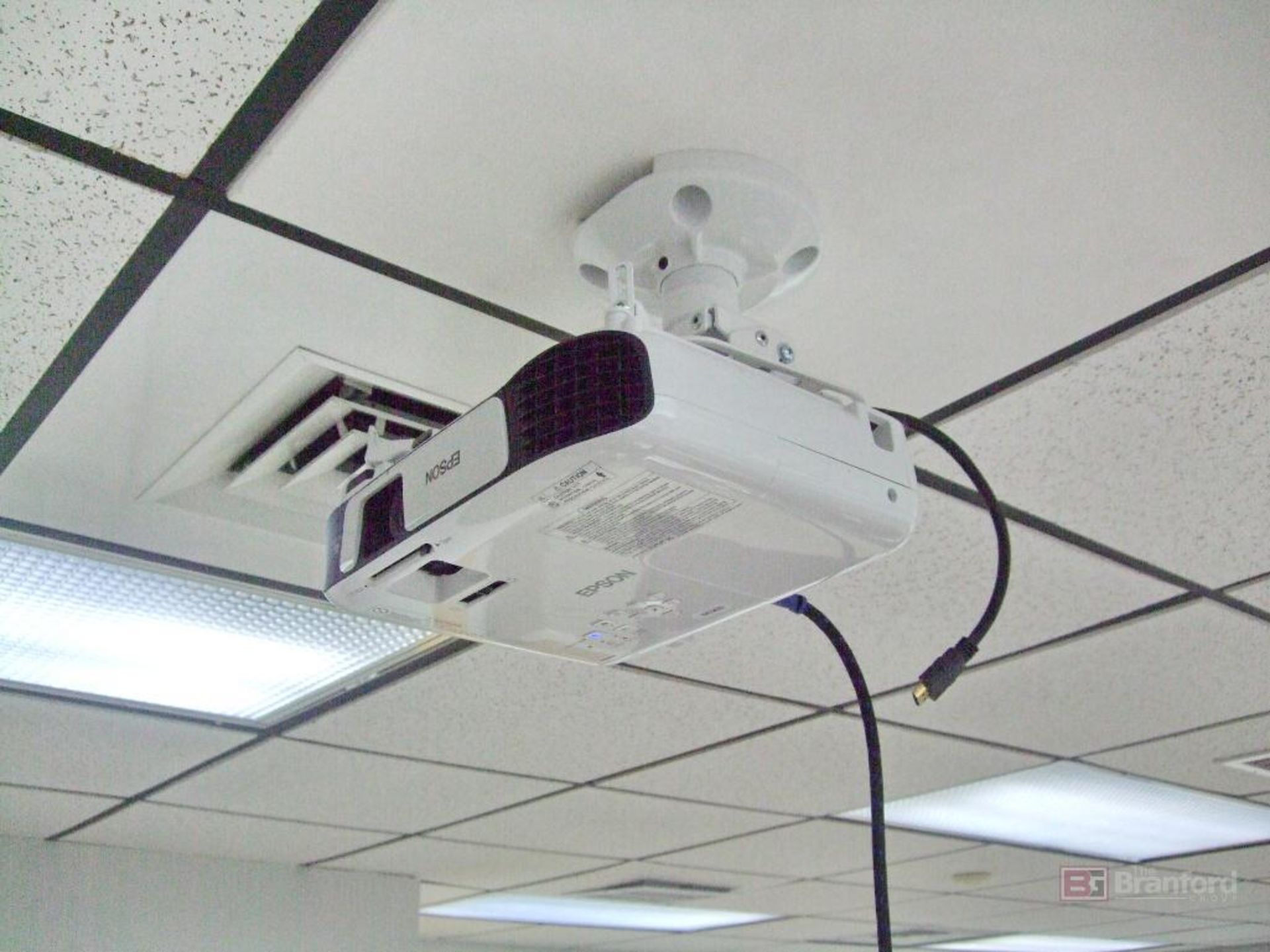 Epson EX5260 LCD Projector w/ Elite Screens Retractable Screen