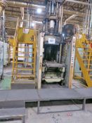 Sanyu Model STI-1.6-220VG3 1.6 Liter Vertical Rubber Injection Machine