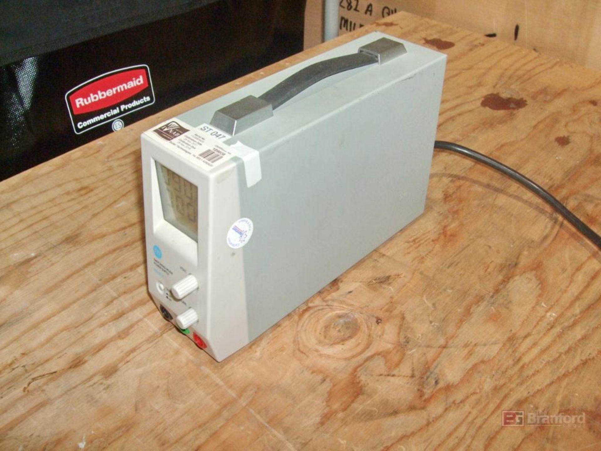 Maplin N93CX Regulated Switching Mode Bench Power Supply - Image 2 of 4