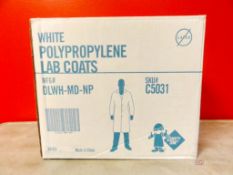 (5) Cases / The Safety Zone DLWH-MD-NP White Polypropylene Lab Coats