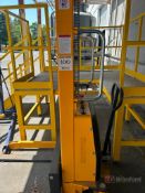 Uline H-5439 Straddle Stacker;