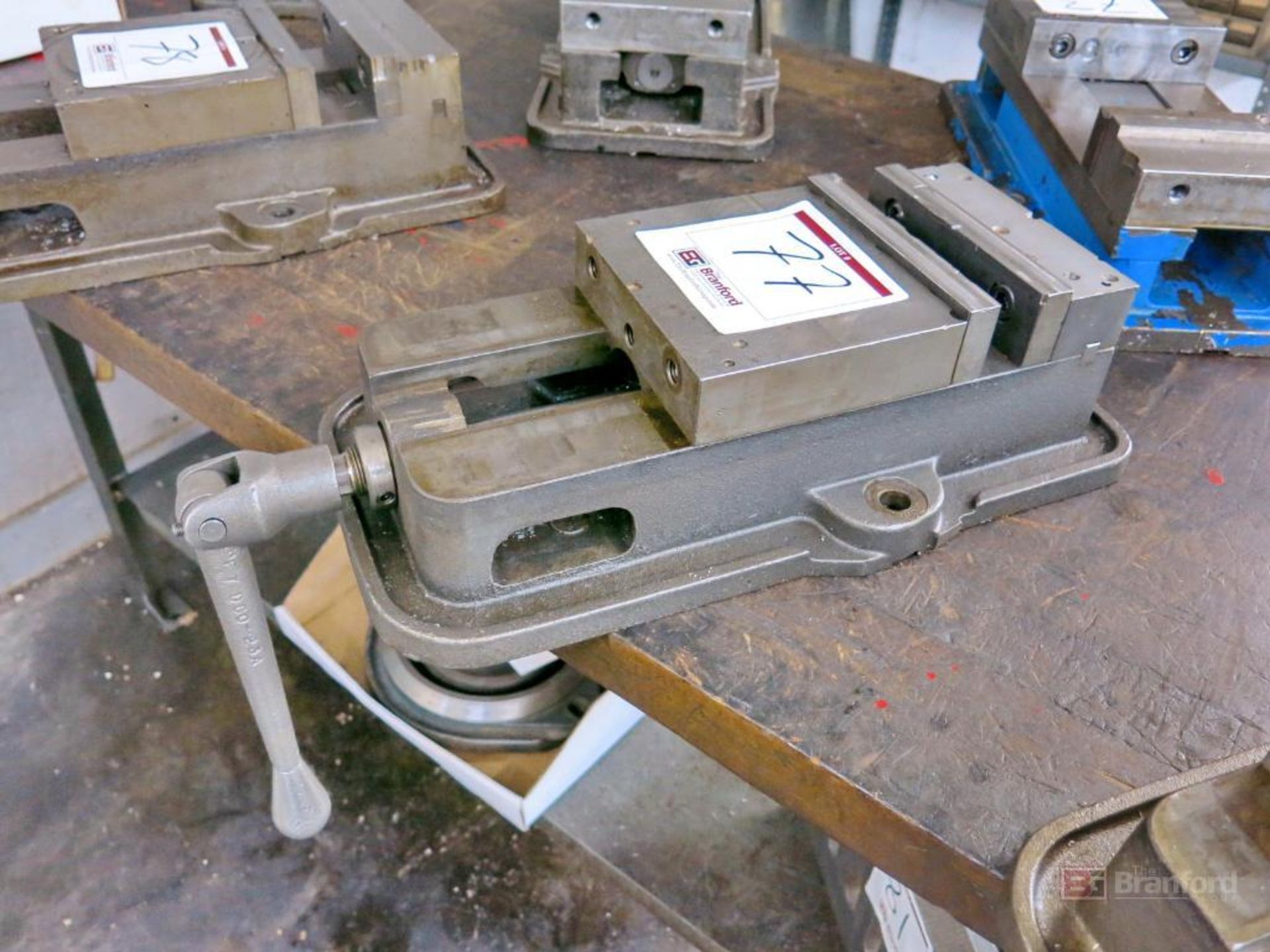 Kurt 6" Machinist Vise Model D675