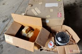 Pallet including Atlas worm gear power winch