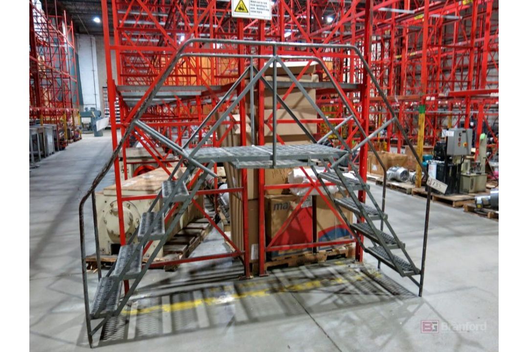 Double Sided 5-Step Portable Staircase - Image 1 of 2