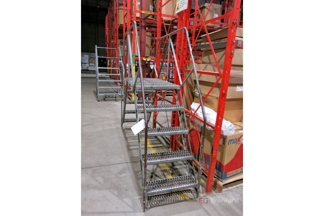 Double Sided 5-Step Portable Staircase - Image 2 of 2