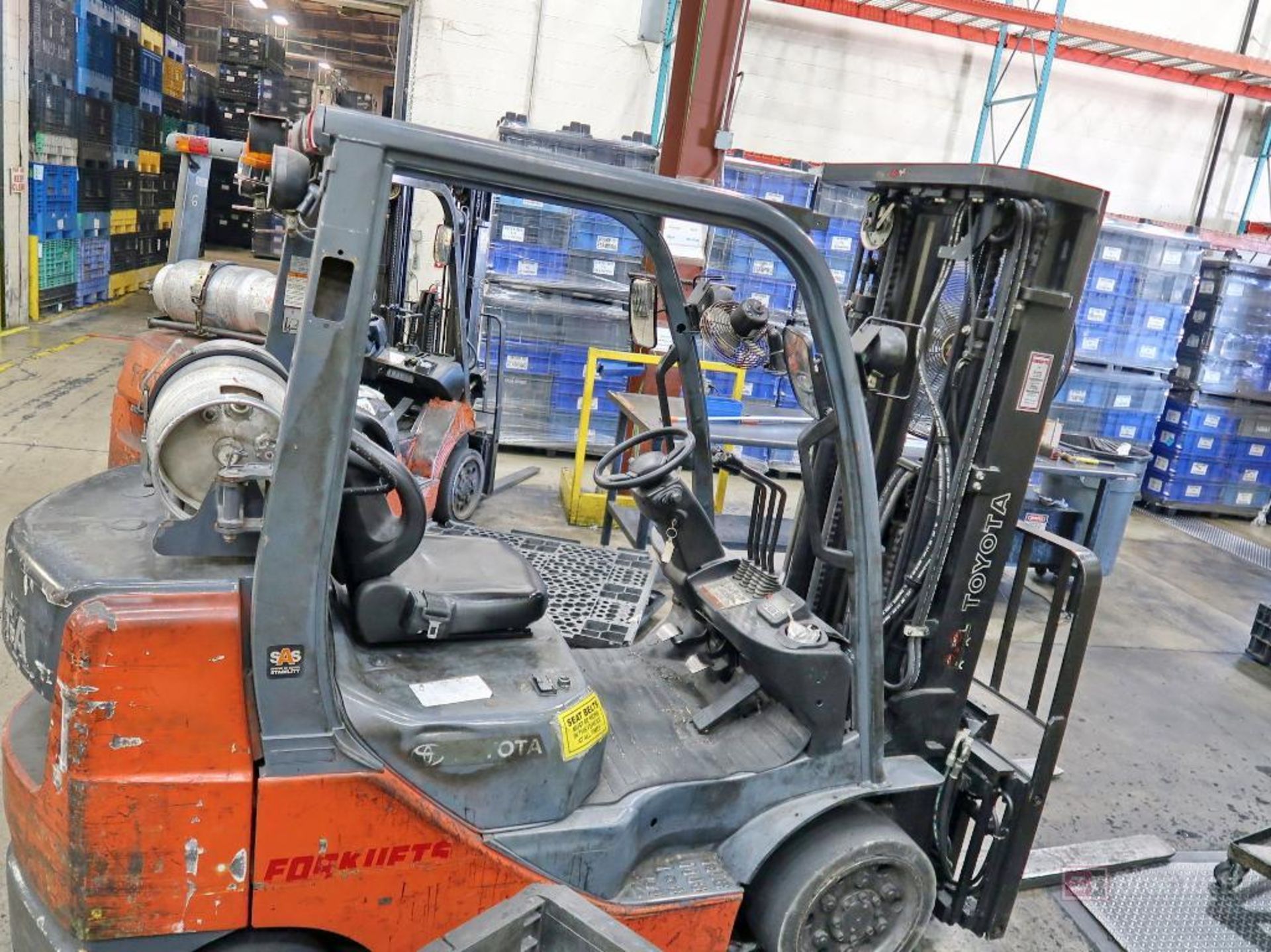 Toyota 8FGCU30 5,400-Lb LPG Forklift - Image 3 of 9