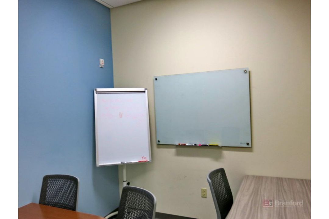 Contents of Huddle Room - Image 3 of 3