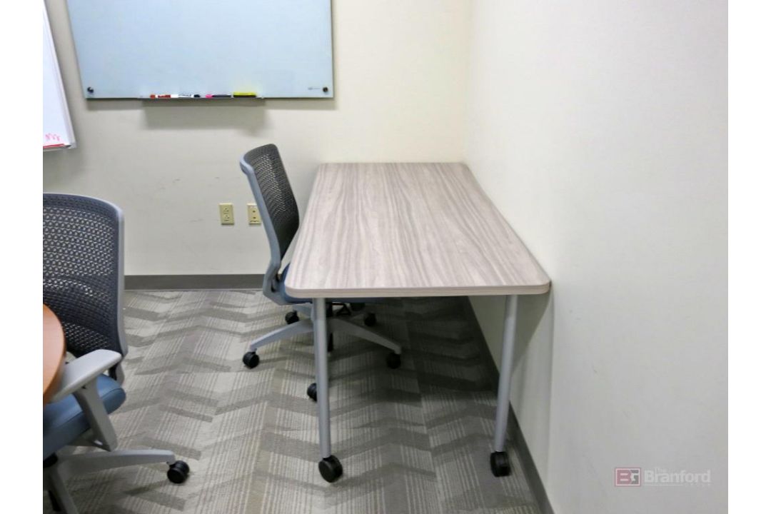 Contents of Huddle Room - Image 2 of 3