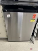 GE Mini Refrigerator w/ Freezer