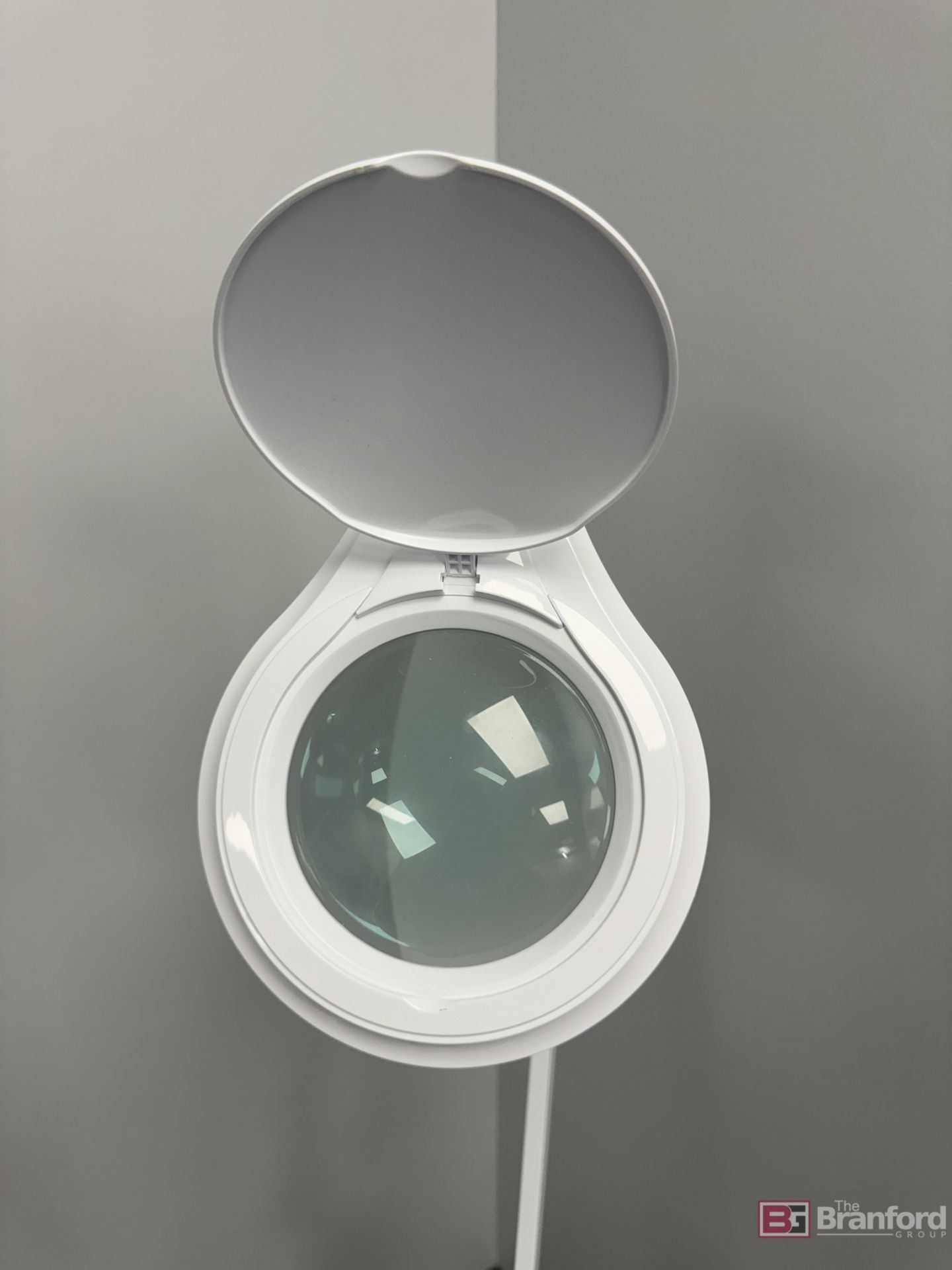 Illuminating Magnifying Stand / Lamp - Image 3 of 3