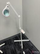 Illuminating Magnifying Stand / Lamp