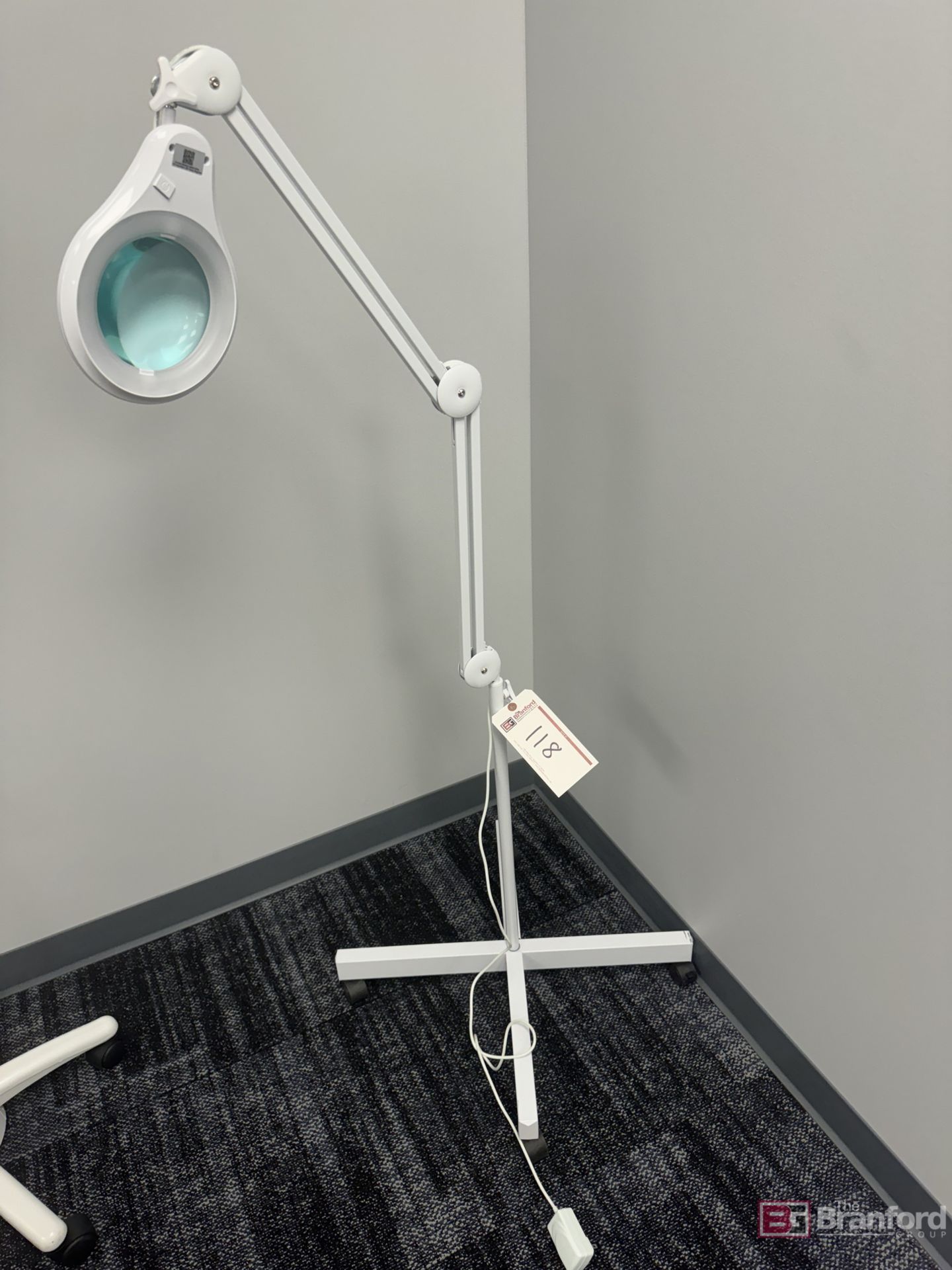 Illuminating Magnifying Stand / Lamp