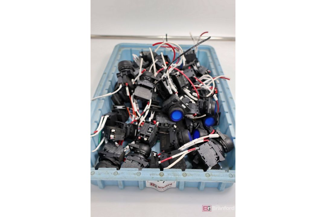 Large Lot of Allen Bradley 800F-Q3W Push Reset Buttons - Image 1 of 3