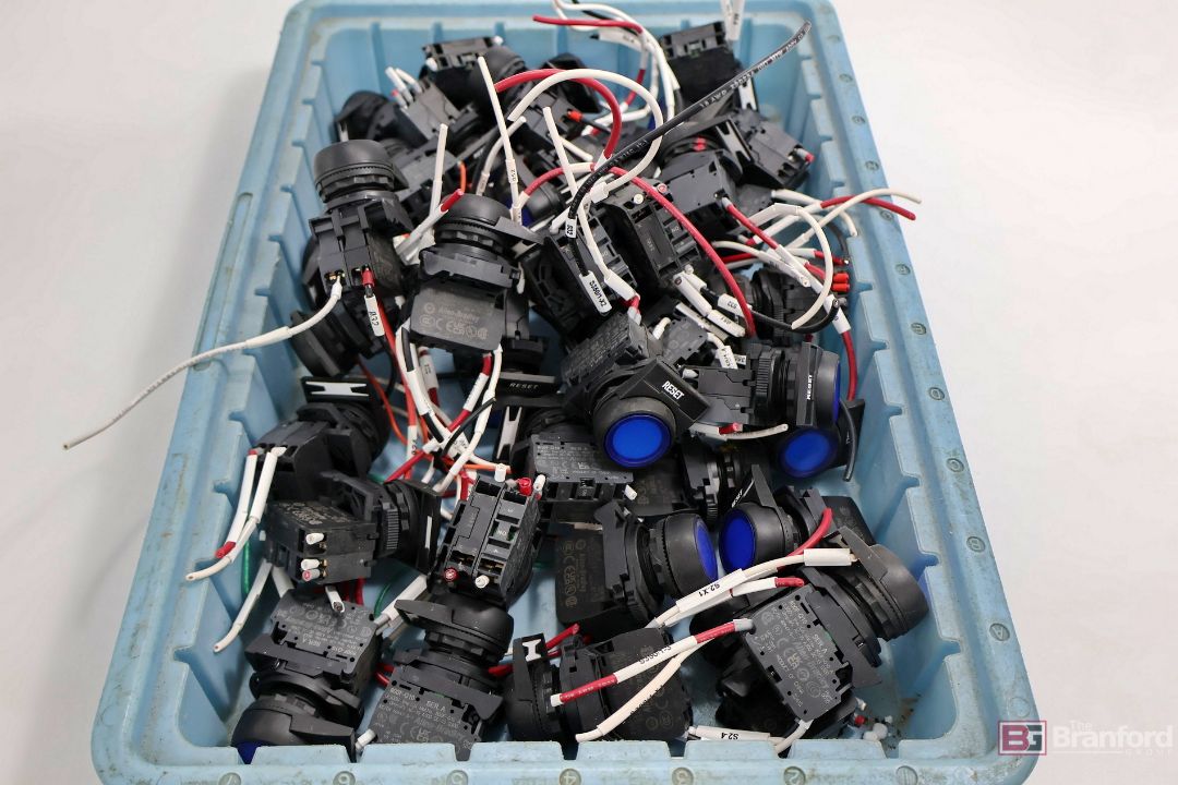 Large Lot of Allen Bradley 800F-Q3W Push Reset Buttons - Image 2 of 3