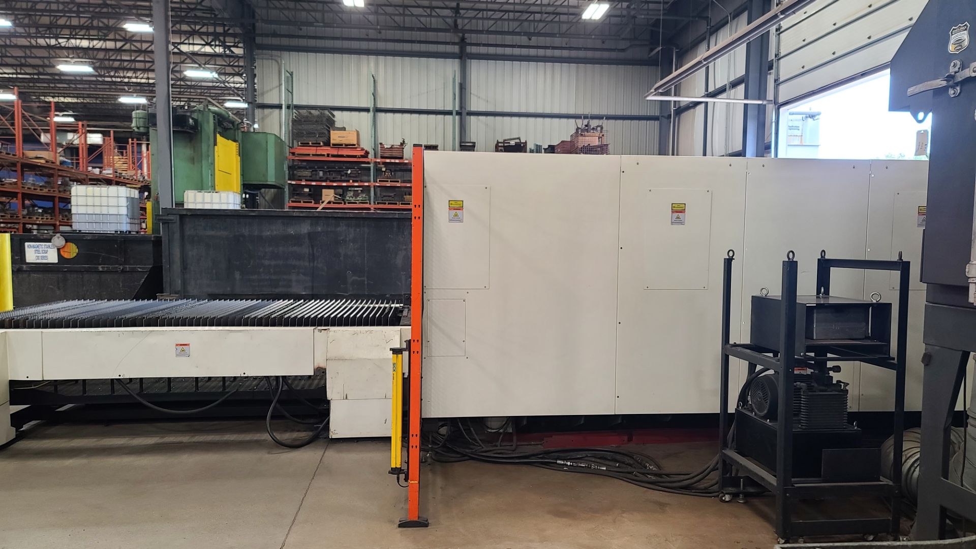 Mazak Model Optiplex 3015 Nexus Co2 Laser, 2.5 KW, 60" x 120", Dust Collector, Chiller (2015) - Image 4 of 17