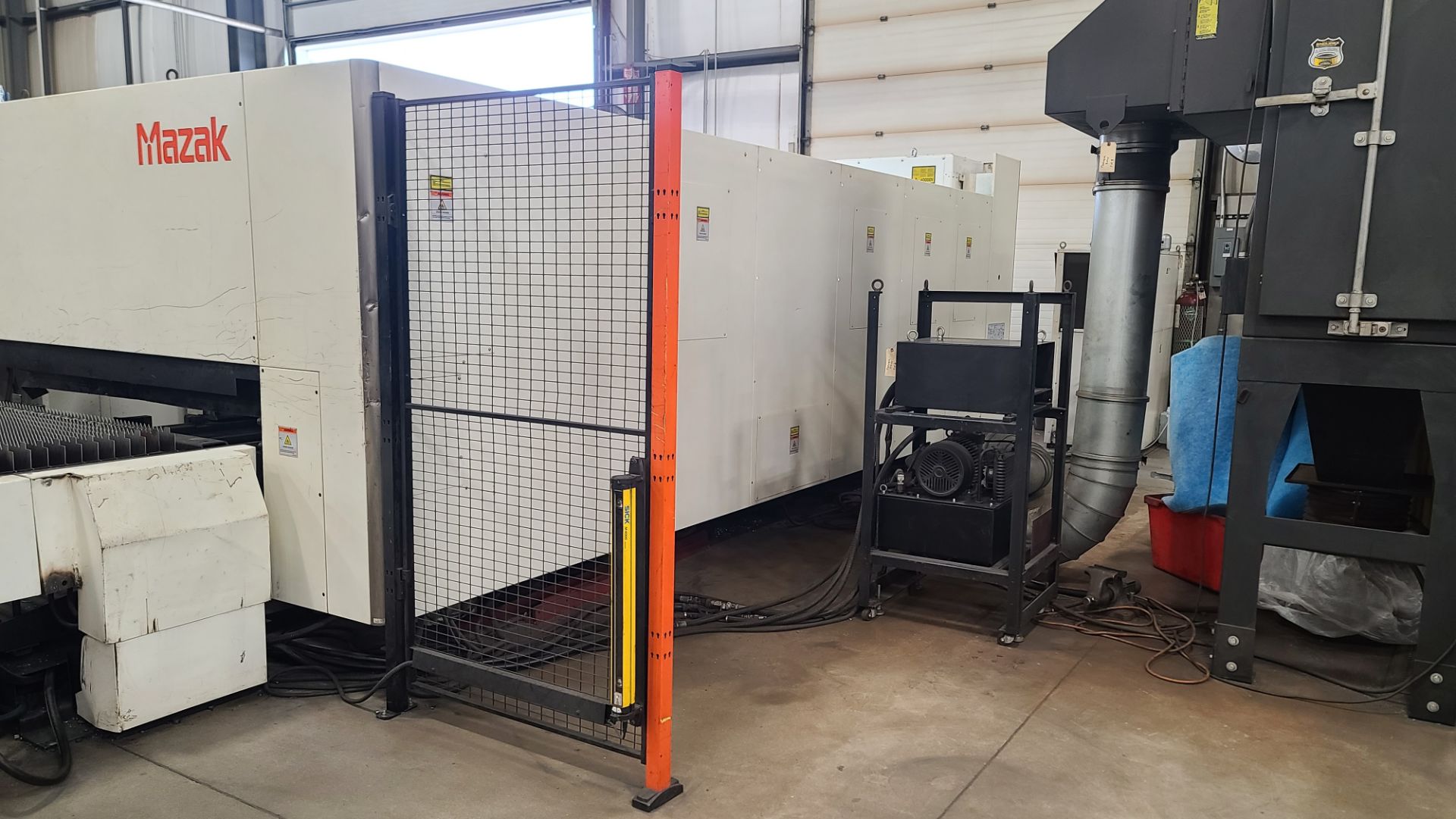 Mazak Model Optiplex 3015 Nexus Co2 Laser, 2.5 KW, 60" x 120", Dust Collector, Chiller (2015) - Image 6 of 17