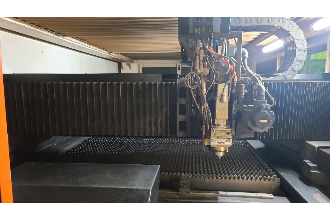 Mazak CNC Fiber Laser Cutting System Model Optiplex 3015, 4 KW, 60" x 120", Dust Collector, (2016) - Image 9 of 18