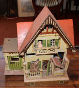 Altes Puppenhaus, Restaurierungsbedürftig ca. 1920, 47 cm x 43 cm x 28 cm